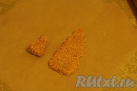 Раскатать овсяно-творожное тесто и можно сделать вот такие трубочки, смазав тесто тыквенным пюре.