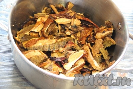  Грибы хорошо промыть под проточной водой. 