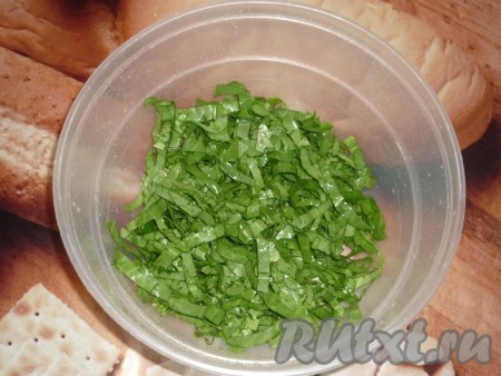 Щавель с зеленью помыть и нарезать. &nbsp;
