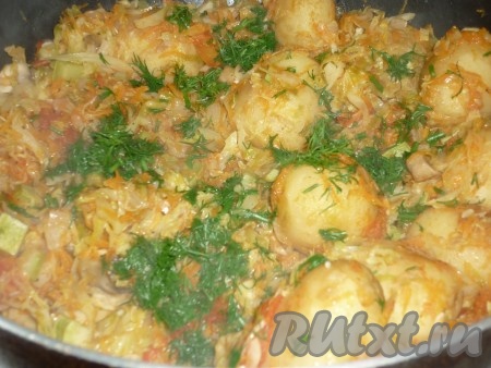 Молодая картошка, тушёная с капустой