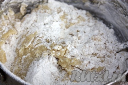 Тесто перемешать.