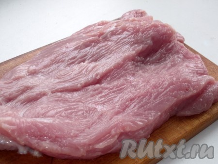 Филе индейки вымыть, обсушить и, сделав надрез в утолщённом месте, раскрыть его, как книжку.
