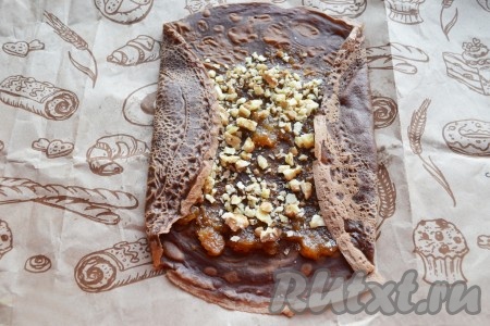 Далее необходимо завернуть "вертикальные" края. 