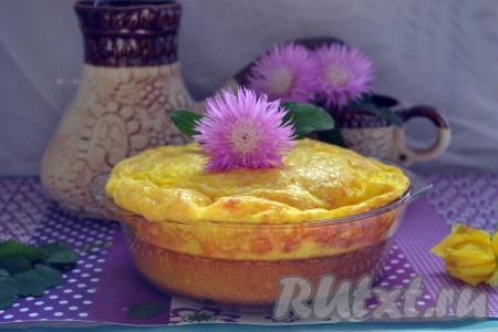 Омлет с сыром, приготовленный в духовке, получается пышным, вкусным. Приятного аппетита!

