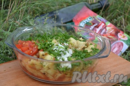 Все продукты тщательно перемешать.
