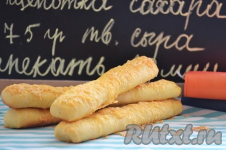 Аппетитные, вкусные дрожжевые булочки с сыром готовы. 
