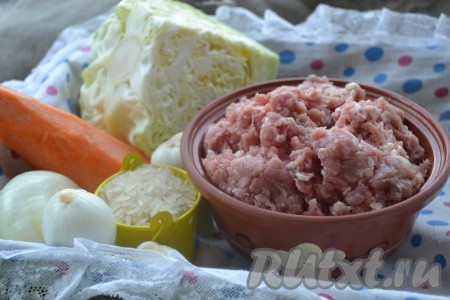 Подготовить необходимые ингредиенты для приготовления ленивых голубцов в сковороде.
