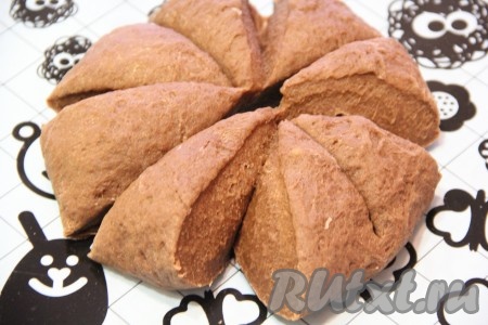 Разделить тесто на 8 частей.