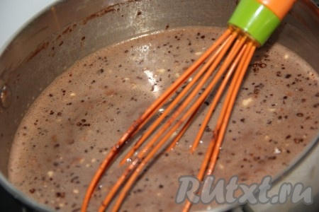 Перемешать получившуюся смесь венчиком до однородности.