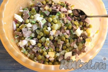 Посолить салатик и хорошо перемешать.&nbsp;
