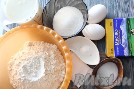 Подготовить продукты для приготовления пышных венских вафель на кефире в электровафельнице. Кефир можно взять любой жирности.