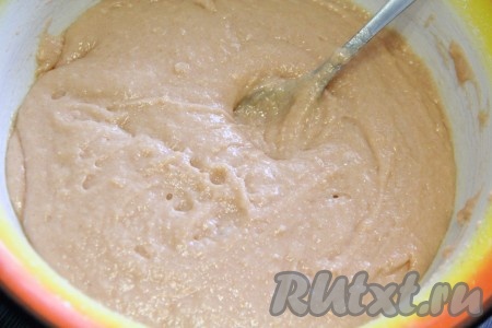 Тесто получится в меру густым и однородным.
