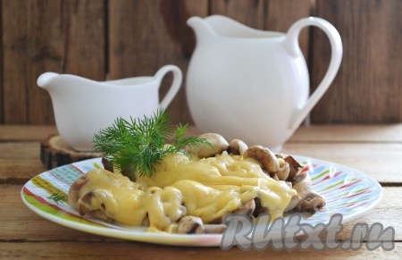 Шампиньоны под сыром в духовке