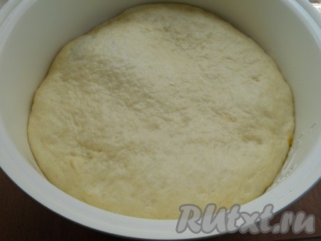 Поместить чашу в мультиварку, выставить режим "Мультиповар" на 40 минут, температура - 35 градусов, крышку мультиварки закрыть. Если такой функции нет, просто накройте чашу пищевой пленкой и оставьте пирог с капустой на 40 минут в теплом месте.&nbsp;Пирог хорошо подойдет.
