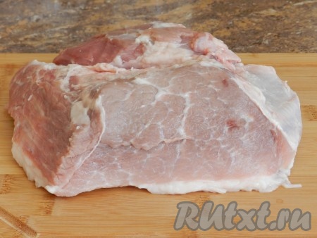 Мякоть свинины вымыть.