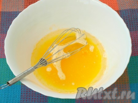 Добавить подсолнечное масло.
