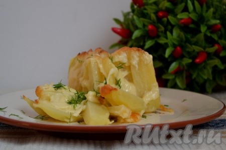 Нежнейший, очень вкусный картофель "Дофине" можно подавать на стол. По желанию украсить веточкой зелени.
