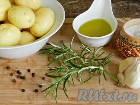 Ингредиенты для приготовления картофеля, запеченного с розмарином
