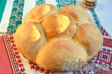 Выпекать хлеб до румяности около 40-45 минут в предварительно разогретой до 180-190 градусов духовке.
