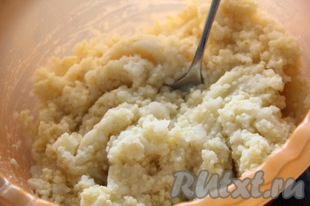 Тщательно перемешать кашу с пюре (до однородного состояния). Массу можно посолить и поперчить по вкусу.