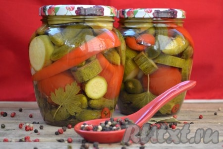 Ждем зимы и наслаждаемся вкусным домашним овощным ассорти.
