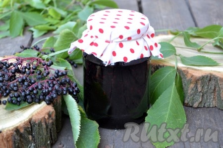 Варенье из бузины раскладываем по стерилизованным банкам, закатываем крышками, укутываем до полного остывания. Попробуйте, получается очень вкусно!
