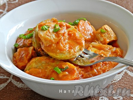 Кабачки, тушёные с куриным филе