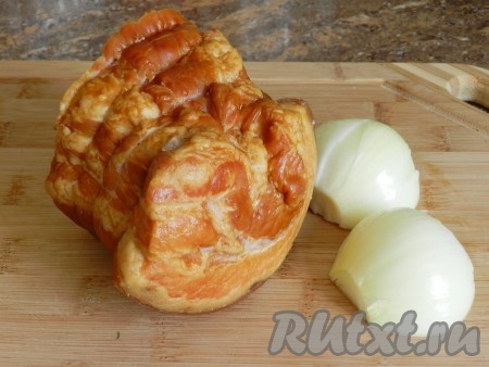 Лук очистить.