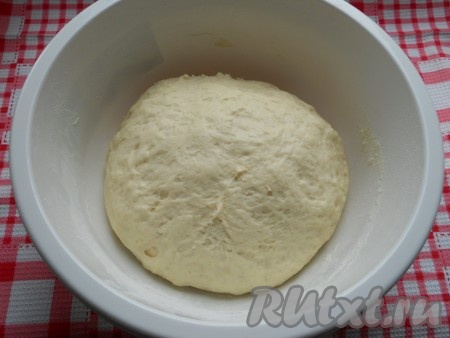 За час тесто увеличится вдвое или втрое.