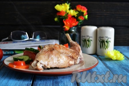 Кролик, приготовленный по этому рецепту в сметане в мультиварке, получается нежнейшим, просто тает во рту.&nbsp;
