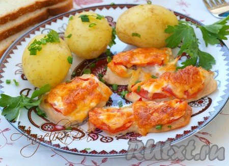 Филе индейки, запечённое с помидорами