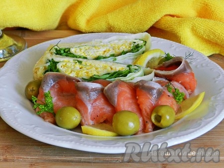 Малосольная кета, приготовленная в домашних условиях, получается очень вкусной.
