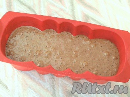 Ягоды залить сверху подготовленным тестом.
