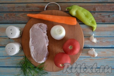 Подготовим все необходимые ингредиенты для приготовления мясных шариков в духовке.
