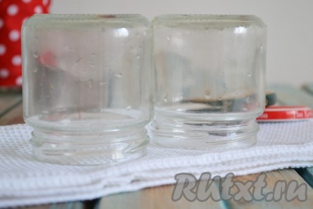 Для консервации варенья использовать будем чистые, стерильные банки с крышками. 