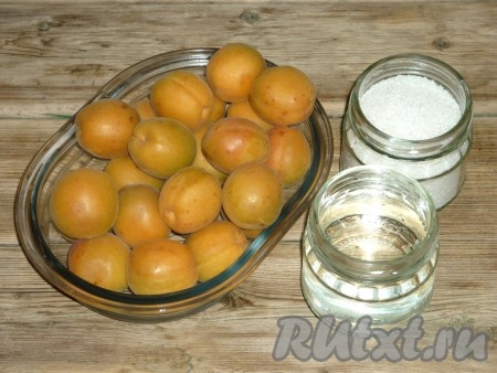 Ингредиенты для приготовления абрикосового компота на зиму.