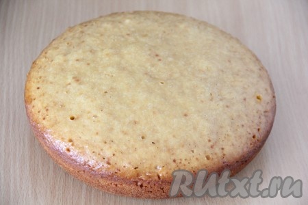 Крышку мультиварки закрыть, выставить режим "Выпечка" на 50 минут. Готовый медовый кекс достать из чаши мультиварки и остудить на решётке.&nbsp;
