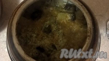 Вот такое жаркое из куриных сердечек получилось, на фото конечно мало что видно в горшочке, но поверьте - было очень вкусно и ароматно!
