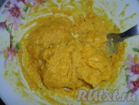 Переложить полученное тесто в миску, остудить. Добавить яйцо и тщательно перемешать до однородности. Тесто готово.