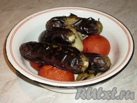 Готовые овощи немного остудить 