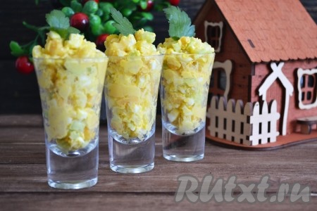 А вот для фуршетного стола - можно подать в отдельных маленьких емкостях. 