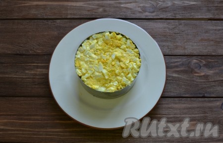 Следующий слой - яйца.
