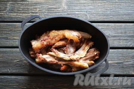 Обжариваем со всех сторон до красивого румяного цвета.
