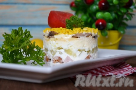 Салат с копченой курицей и шампиньонами