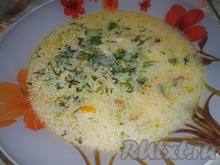 Очень вкусный овощной суп с лисичками готов. Дать настояться и можно пробовать.
