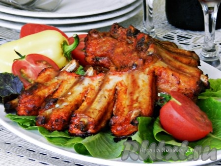 Очень вкусные, сочные и ароматные свиные ребрышки в аэрогриле готовы.