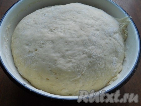 Тесто должно увеличиться за час в 2 раза.