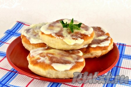 Пышки на дрожжах и молоке, жареные на сковороде