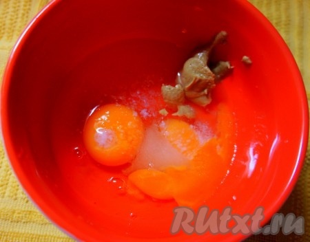 Добавить одну чайную ложку горчицы.
