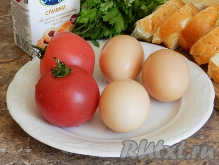 Ингредиенты для приготовления омлета с гренками 